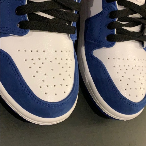 *SOLD ON EBAY* Jordan 1 Mid Multicolor Swoosh 7.5 - Picture 2 of 7